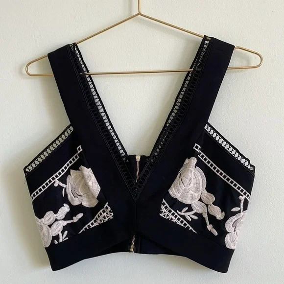 Aijek Andrea Embroidered Cropped Top in Black & White Size Medium - Picture 4 of 11
